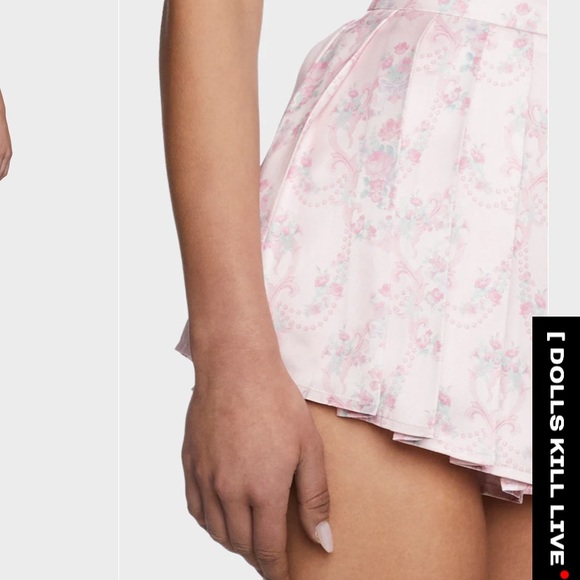 Sugar THRILLZ scandal sheet pleated shorts - Picture 5 of 6